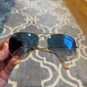 Women’s rayban aviator gradient in light blue with gold rims